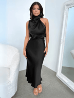 Vestido Midi Acetinado Acinturado com Gola Alta Drapeada Elegante – Rayca